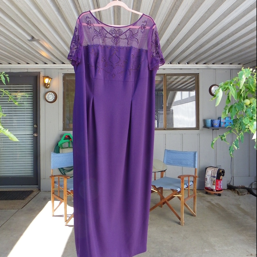 Maggy London (Woman) evening dress. Size 16.